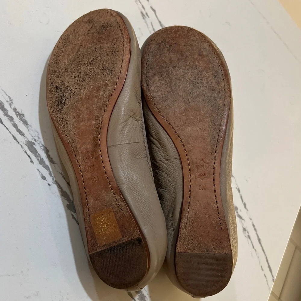 Tory Burch Women's Sand Caroline 2 Flats with Gold Logo size 8M